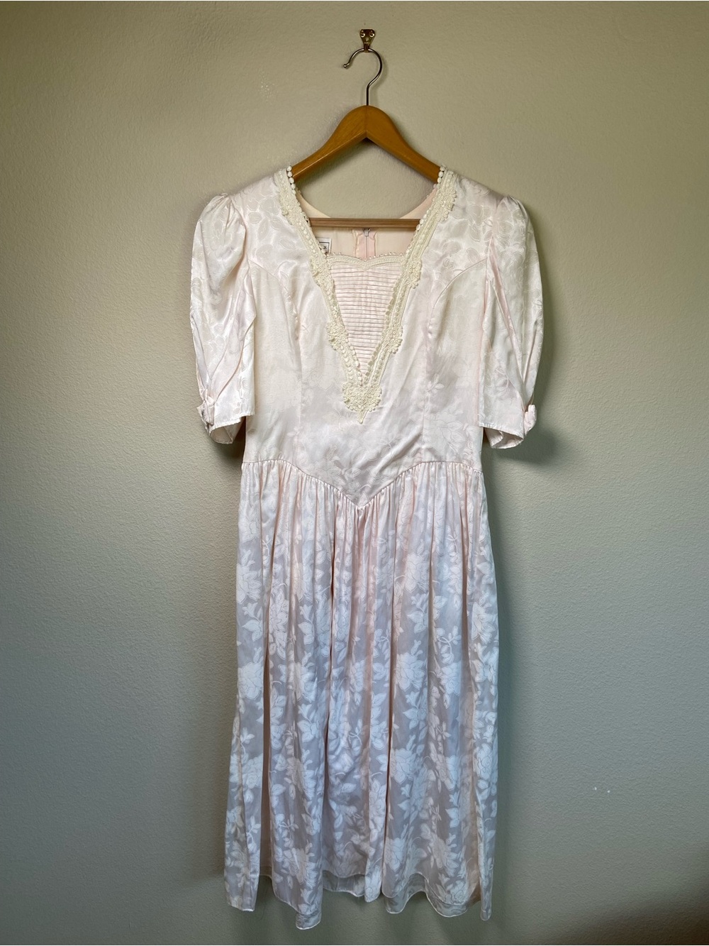 Vintage Scott McClintock Pale Pink Floral Satin Dress with Lace Trim
